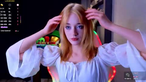 Snapshot of hisoka__akerley chatting on 09/18/25, 04:42 Ella online show from 09/18/25, 04:42