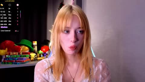 Snapshot of hisoka__akerley chatting on 09/21/25, 06:42 Ella online show from 09/21/25, 06:42