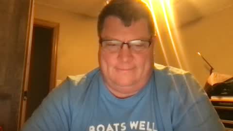 Snapshot of hmmtat chatting on 12/04/24, 12:52 hmmtat online show from 12/04/24, 12:52