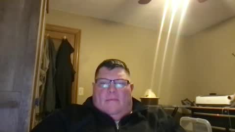 Snapshot of hmmtat chatting on 12/17/24, 10:43 hmmtat online show from 12/17/24, 10:43