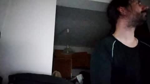Snapshot of hmuench85 chatting on 01/04/25, 04:33 H online show from 01/04/25, 04:33
