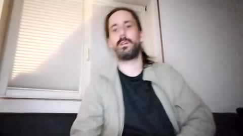 Snapshot of hmuench85 chatting on 01/12/25, 01:42 H online show from 01/12/25, 01:42