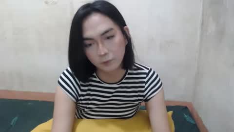 Snapshot of hoelykim chatting on 05/01/26, 05:39 Kim3 online show from 05/01/26, 05:39