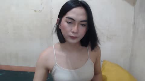 Snapshot of hoelykim chatting on 05/09/26, 12:21 Kim3 online show from 05/09/26, 12:21