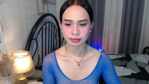 Snapshot of hoelymolly chatting on 05/15/26, 10:50 hoelymolly online show from 05/15/26, 10:50