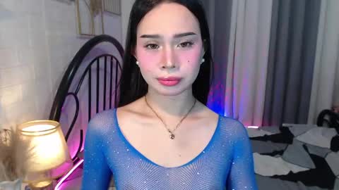 Snapshot of hoelymolly chatting on 05/18/26, 05:19 hoelymolly online show from 05/18/26, 05:19