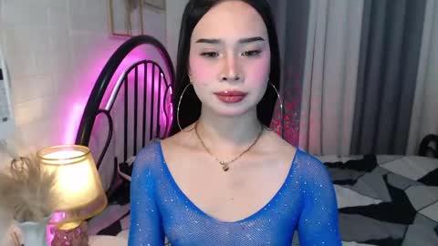 Snapshot of hoelymolly chatting on 05/20/26, 06:36 hoelymolly online show from 05/20/26, 06:36