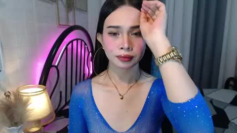 Snapshot of hoelymolly chatting on 05/21/26, 06:37 hoelymolly online show from 05/21/26, 06:37