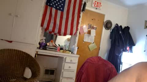 Snapshot of hoglegg99384194 chatting on 05/26/26, 02:29 hoglegg99384194 online show from 05/26/26, 02:29