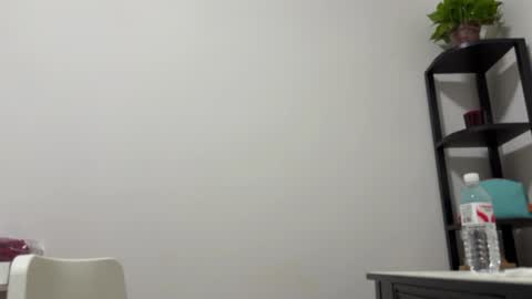 Snapshot of hola_sunflower chatting on 09/21/25, 10:00 amy online show from 09/21/25, 10:00