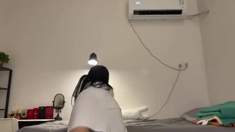 Snapshot of hola_sunflower chatting on 09/28/25, 05:24 amy online show from 09/28/25, 05:24