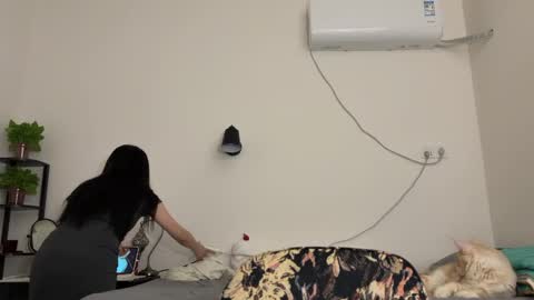 Snapshot of hola_sunflower chatting on 09/29/25, 12:32 amy online show from 09/29/25, 12:32