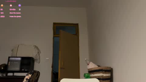 Snapshot of hola_sunflower chatting on 10/20/25, 06:08 amy online show from 10/20/25, 06:08