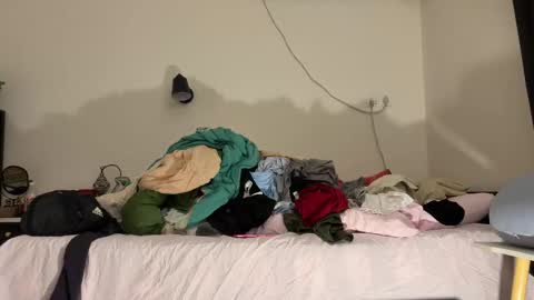 Snapshot of hola_sunflower chatting on 11/06/25, 02:51 amy online show from 11/06/25, 02:51