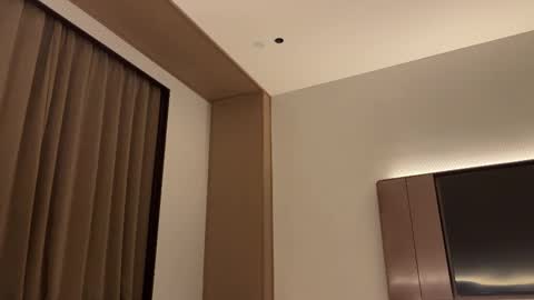 Snapshot of hola_sunflower chatting on 11/16/25, 05:51 amy online show from 11/16/25, 05:51