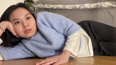 Snapshot of hola_sunflower chatting on 11/28/25, 02:31 amy online show from 11/28/25, 02:31