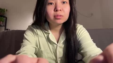 Snapshot of hola_sunflower chatting on 12/01/25, 03:17 amy online show from 12/01/25, 03:17