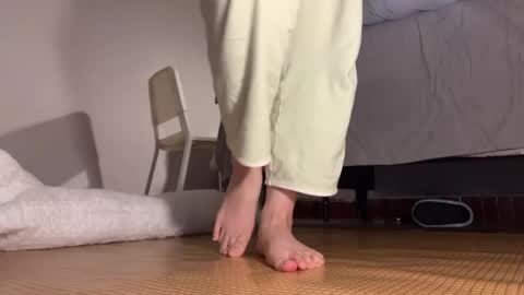 Snapshot of hola_sunflower chatting on 12/14/25, 02:44 amy online show from 12/14/25, 02:44