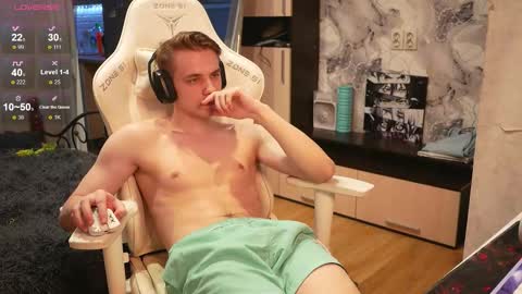 Snapshot of holiday_boys chatting on 11/08/25, 04:45 Extaz Athrey Howard online show from 11/08/25, 04:45