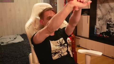 Snapshot of holiday_boys chatting on 11/17/25, 10:04 Extaz Athrey Howard online show from 11/17/25, 10:04