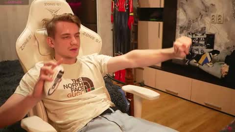 Snapshot of holiday_boys chatting on 11/27/25, 09:50 Extaz Athrey Howard online show from 11/27/25, 09:50