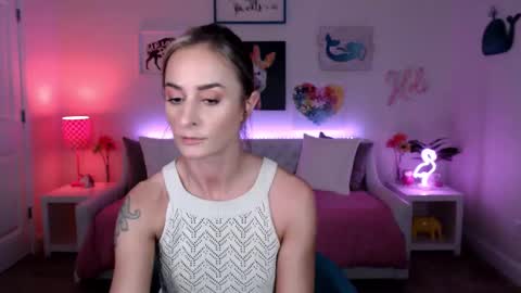 Holi Hurricane online show from 02/11/25, 03:29