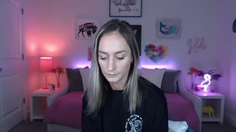 Holi Hurricane online show from 09/16/25, 02:12