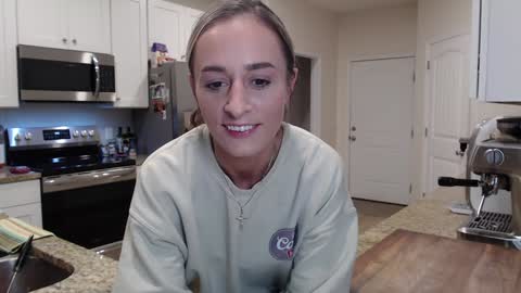 Holi Hurricane online show from 09/19/25, 12:56