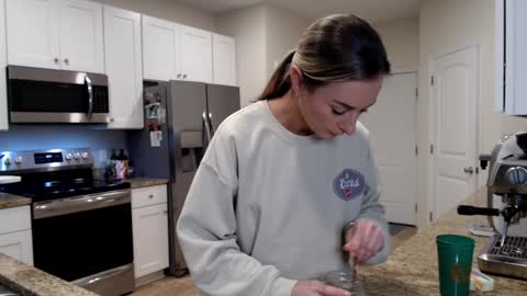 Holi Hurricane online show from 11/21/25, 03:49