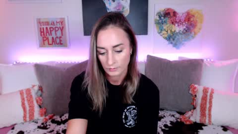 Holi Hurricane online show from 11/25/25, 03:28