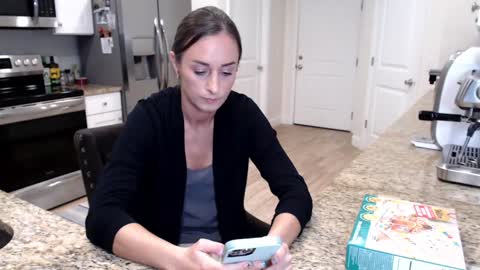 Holi Hurricane online show from 12/19/25, 05:47