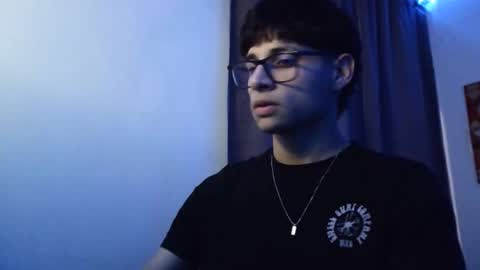 Snapshot of holis2127489 chatting on 03/16/26, 01:33 Mateeeo g online show from 03/16/26, 01:33