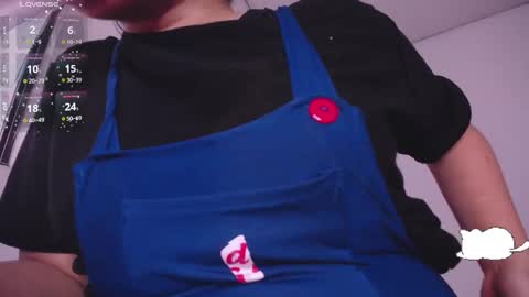 Snapshot of holly_16 chatting on 02/04/25, 09:52 holly_16 online show from 02/04/25, 09:52