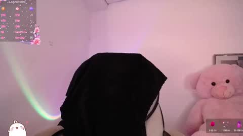 Snapshot of holly_16 chatting on 09/12/25, 10:21 holly_16 online show from 09/12/25, 10:21