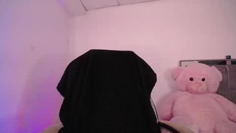 Snapshot of holly_16 chatting on 11/09/25, 08:51 holly_16 online show from 11/09/25, 08:51