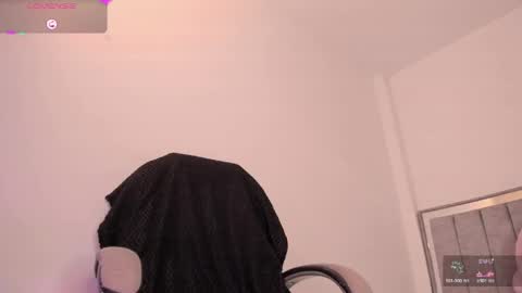 Snapshot of holly_16 chatting on 05/25/26, 11:00 holly_16 online show from 05/25/26, 11:00
