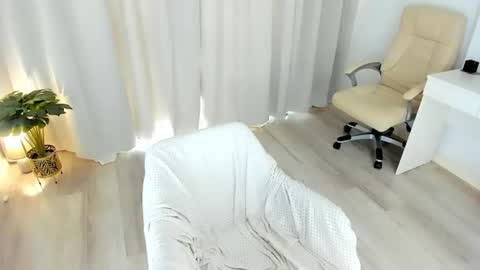Snapshot of holly_amy chatting on 07/14/26, 10:21 Amy online show from 07/14/26, 10:21