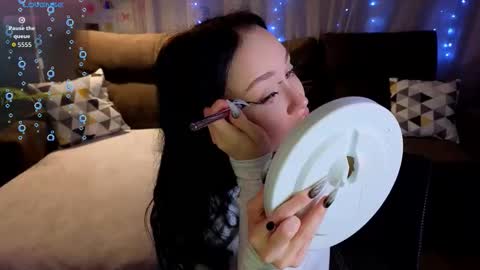 holly_berryy_ online show from 10/26/25, 01:33