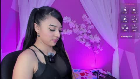 Snapshot of holly_bms chatting on 09/13/25, 04:01 Holly online show from 09/13/25, 04:01