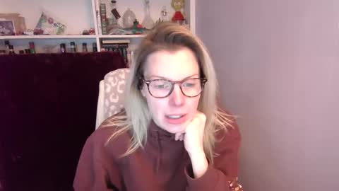 Snapshot of holly_bourbon chatting on 02/23/26, 08:06 holly_bourbon online show from 02/23/26, 08:06