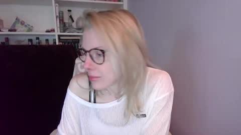 Snapshot of holly_bourbon chatting on 03/04/26, 06:58 holly_bourbon online show from 03/04/26, 06:58