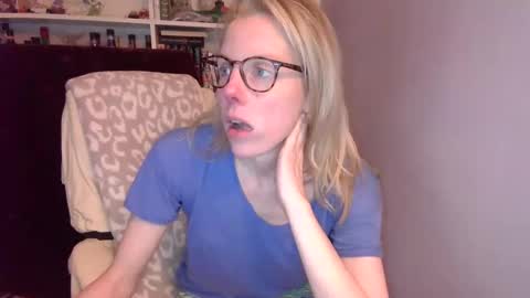 Snapshot of holly_bourbon chatting on 03/09/26, 11:31 holly_bourbon online show from 03/09/26, 11:31