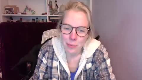 Snapshot of holly_bourbon chatting on 03/12/26, 10:27 holly_bourbon online show from 03/12/26, 10:27