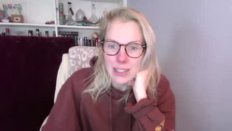 Snapshot of holly_bourbon chatting on 03/13/26, 07:09 holly_bourbon online show from 03/13/26, 07:09