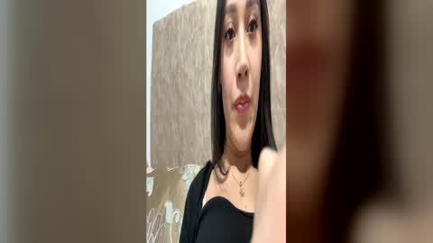 Snapshot of holly_little2 chatting on 06/23/26, 11:36 Sophie online show from 06/23/26, 11:36