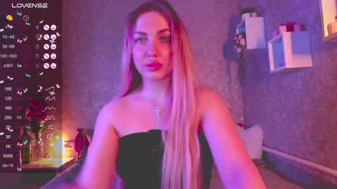 holly_molly8 online show from 01/10/25, 06:06