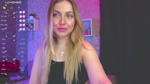 holly_molly8 online show from 01/15/25, 09:09