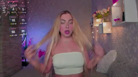 holly_molly8 online show from 11/25/25, 08:42