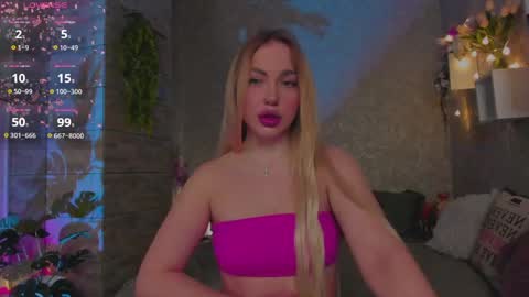 Snapshot of holly_molly8 chatting on 04/14/26, 03:40 holly_molly8 online show from 04/14/26, 03:40
