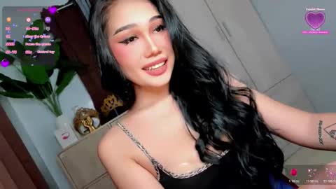 Snapshot of holly_preciousxx chatting on 05/25/26, 11:33 Hi Im Precious online show from 05/25/26, 11:33